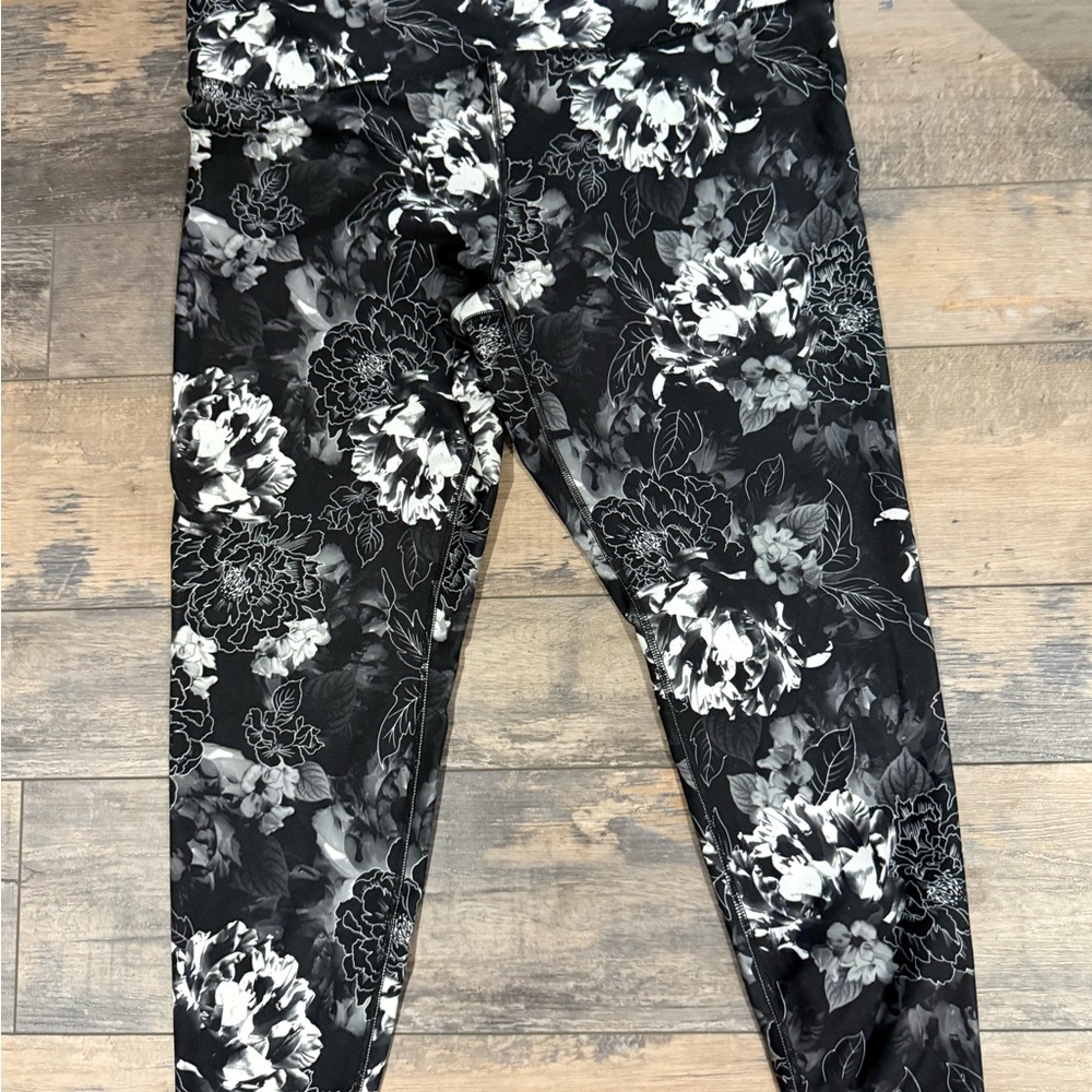 Balance Collection Monochrome Floral Womens yoga ankle length